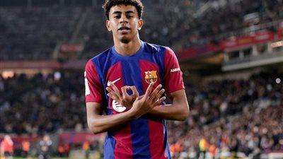 لامين يامال يقود هجوم برشلونة أمام النجم الأحمر في دوري أبطال أوروبا