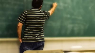 بسبب تقصير طالبة، وفاة مدرس بعد مشاجرة مع ولي أمر داخل مدرسة بالقاهرة