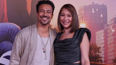 علاقة أحمد داوود ومنة شلبي تتصدر شباك السينما