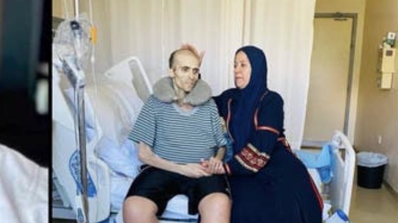صورة ملك جمال الأردن ووالدته