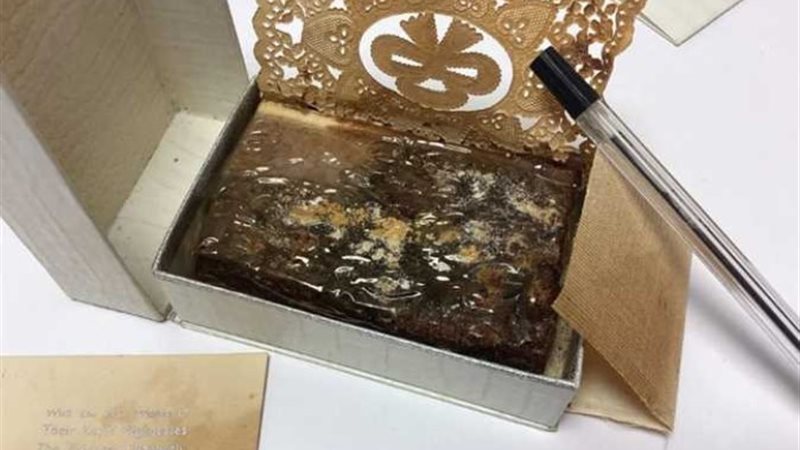 قطعة من «كعكة زفاف» الأميرة إليزابيث والأمير فيلي