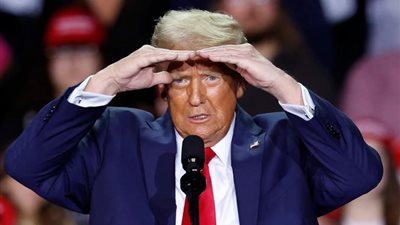 بمنشور واحد على منصته، كيف أضاف ترامب نصف مليار دولار لثروته؟
