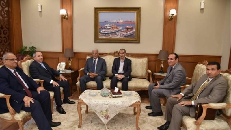 محافظ بورسعيد يستقبل نقيب الزراعين
