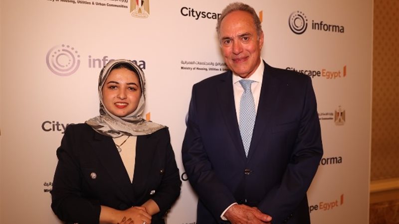 فتح الله فوزى مع محررة الجمهور