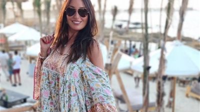 أشهر عازبة في مصر، نرمين الفقي تحتفل باليوم العالمي للسناجل بـ سن الخمسين