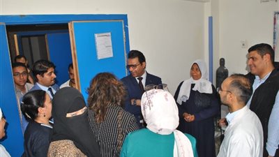 وكيل صحة سوهاج يحيل طبيباً للتحقيق ويلبي مطلب مريض (صور)