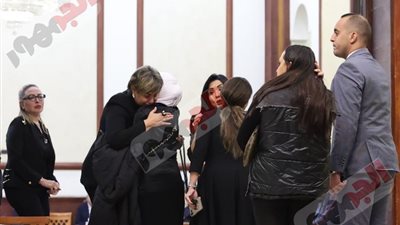 نجوم الفن والإعلام في عزاء والدة مفيدة شيحة