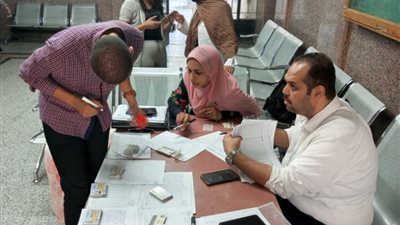 جامعة سوهاج تنهي كشف تحليل المخدرات لأكثر من 2000 طالب وطالبة (صور)