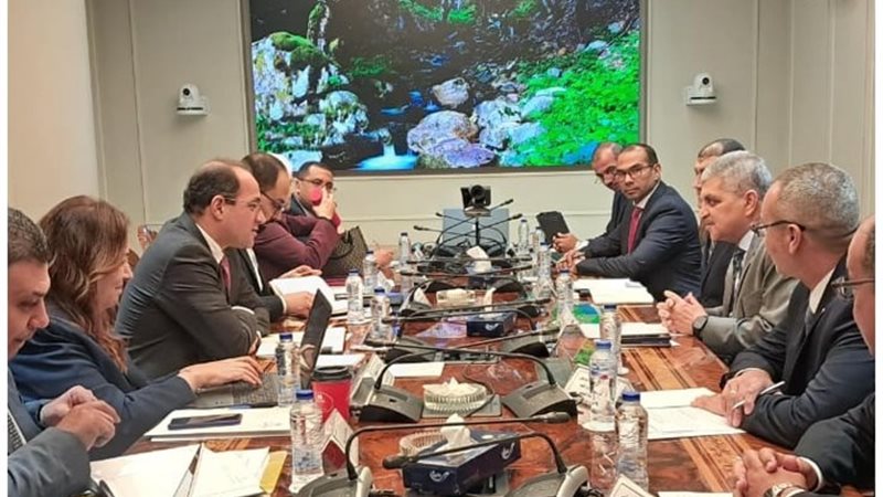 رئيس قناة السويس ووزير المالية