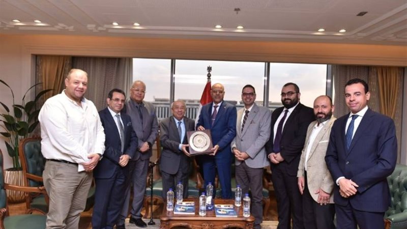 اجتماع وزير العمل ونقيب المهندسين