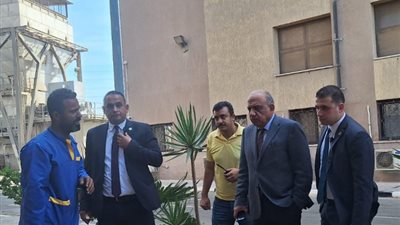 وزير الكهرباء يتفقد محطة توليد السويس البخارية فى زيارة مفاجئة