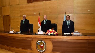 رئيس جامعة سوهاج ونقيب الزراعيين يشهدان افتتاح المؤتمر الأول لكلية الزراعة