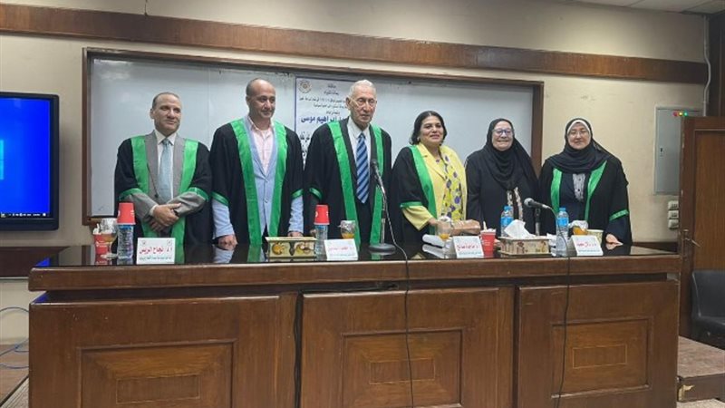 الدكتور محمد فريد وأعضاء المناقشة