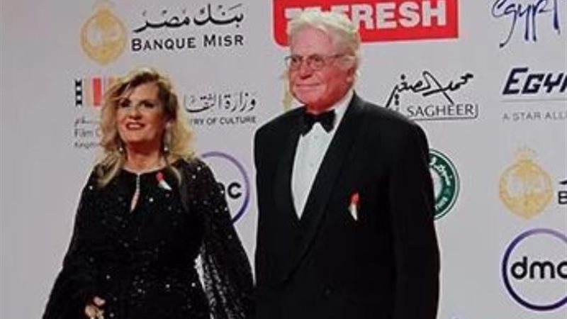 حسين فهمي وزوجته