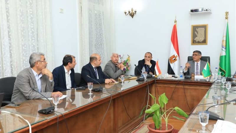 اجتماع محافظة الجيزة لحل مشاكل المواطنين