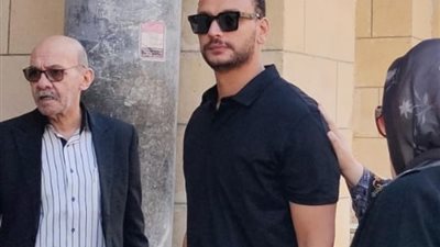 الوداع الثاني، الألم يسيطر على أحمد خالد صالح أثناء تشيع جنازة خالته