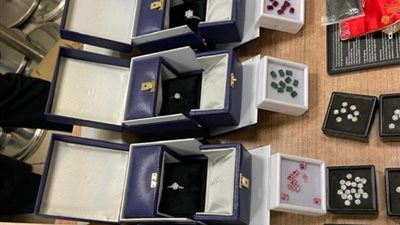 حشيش وألماظ ودولارات، تحرير 64 محضر ضبط جمركي بمطار القاهرة خلال أكتوبر