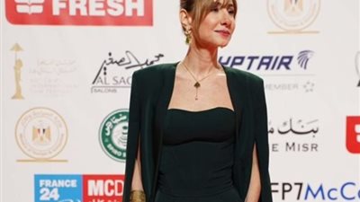 بطلة لبنان المرشحة للأوسكار على ريد كاربت مهرجان القاهرة السينمائي (صور)