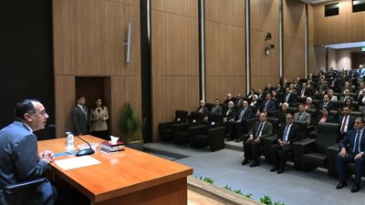 رئيس الوزراء: هناك تخوف لدى المستثمرين من الاندفاع في تنفيذ استثمارات بالمنطقة
