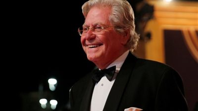 حسين فهمي يترك مهرجان القاهرة السينمائي، ما السبب؟