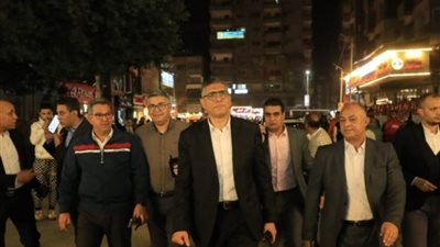 محافظ الجيزة يقود حملة مفاجئة لمنع الإشغالات بشارعي فيصل والهرم