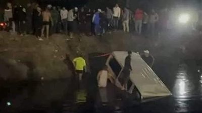 إنقاذ 3 ركاب والبحث عن آخرين، سقوط ميكروباص في ترعة بـ جمصة (فيديو)