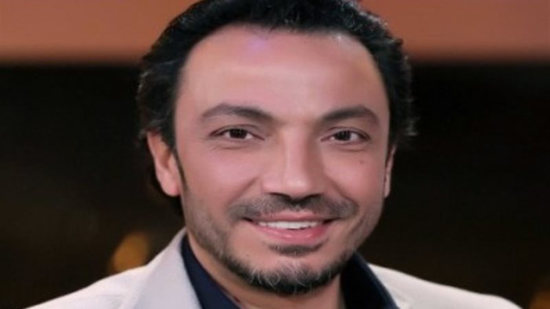 الفنان طارق لطفي