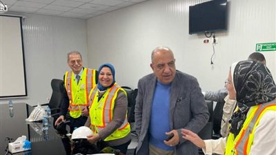 وزير الكهرباء يتفقد محطة تحويل الربط الكهربائي بين مصر والسعودية