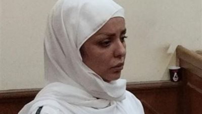 دفاع «مضيفة الطيران» يطالب بعرض موكلته على لجنة طبية خاصة