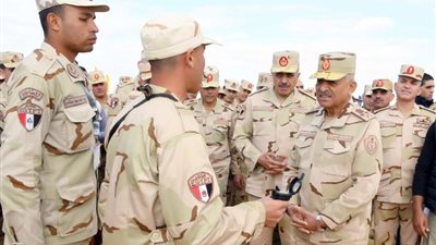 وزير الدفاع يتفقد عددا من وحدات القوات المسلحة المخطط اشتراكها بإحدى مهام الاتحاد الأفريقي