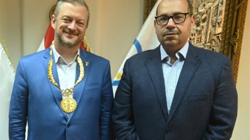 ياسر إدريس يستقبل رئيس اللجنة البارالمبية الدولية