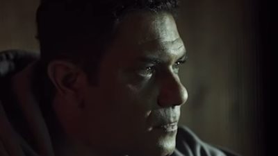 آسر ياسين يروج لأحدث أعماله «موعد مع الماضي»