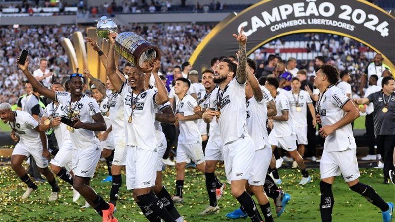 بوتافوجو يحتفل بتتويجه بكأس ليبرتادوريس