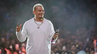 عمرو دياب يجيب على سؤال قديم: هل عاشت أغانيه لأكثر من عشرين عامًا؟