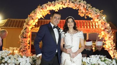 مصطفى قمر وعصام كاريكا يشعلان حفل زفاف الإعلامية ريهام عياد (فيديو)