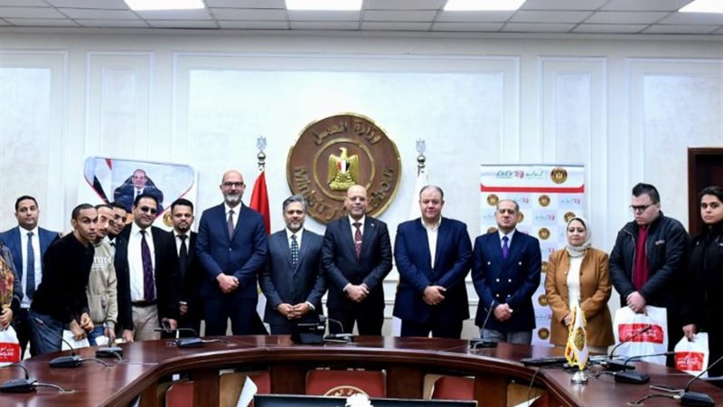 خلال تسليم العقود