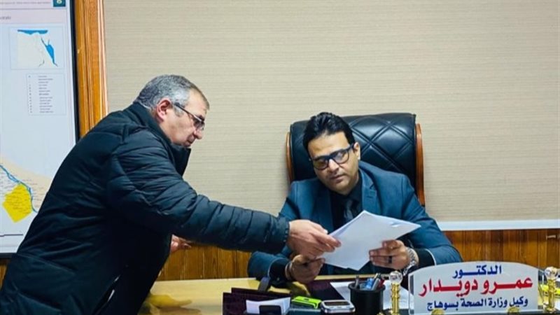جانب من توقيع دويدار على تعيين أطباء الاسنان