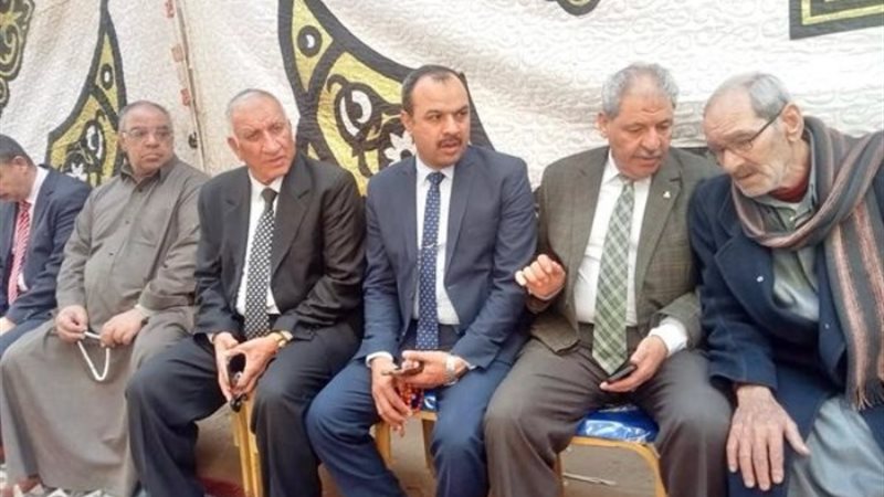 وفد وزارة العمل لمصابي مسجد بالشرقية