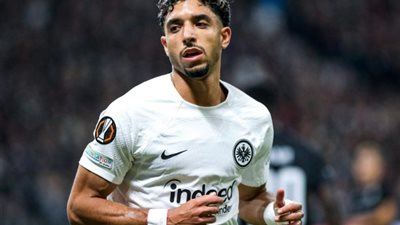 مرموش يقود تشكيل آينتراخت فرانكفورت أمام أوجسبورج في الدوري الألماني
