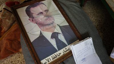أنا اللي يحكمني اسقفله، فنانون سوريون تخلوا عن دعمهم لبشار الأسد فور سقوطه