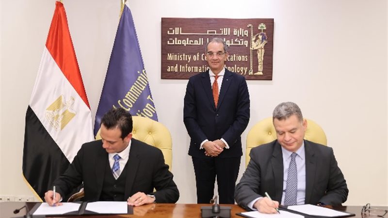 عمرو طلعت، وزير الاتصالات وتكنولوجيا المعلومات