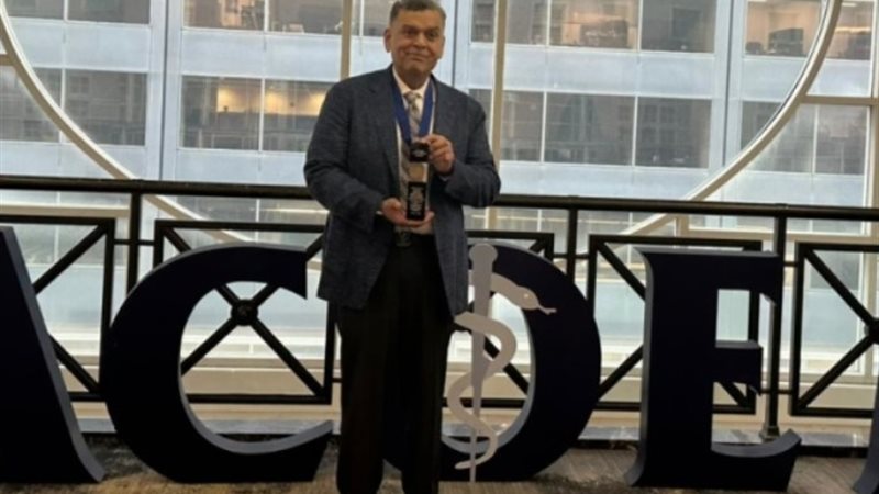 الدكتور السعودي جليس رضاوي، استشاري الطب المهني