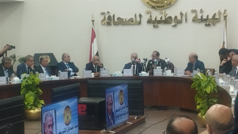 وزير المالية خلال الإجتماع