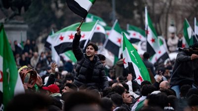 علم سوريا الجديد، سر اللون الأخضر بعد سقوط الأسد «حرية أم طائفية» ؟