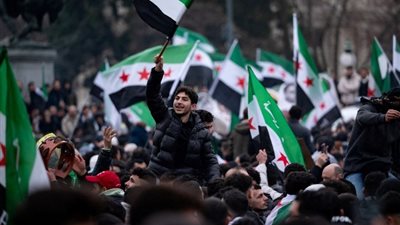 باحث سياسي: دخول الفصائل دمشق قلل من حدة الانقسامات السورية