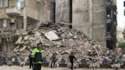 انهيار عقار العباسية يزلزل الحي ويخلف الحزن والدمار