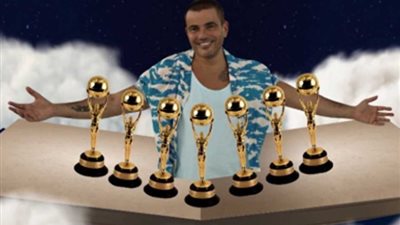 «حروف من دهب»، فيلم تسجيلي عن مشوار عمرو دياب بصوت أحمد أمين (فيديو)