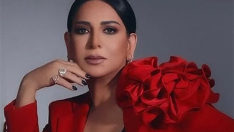 المطربة نوال