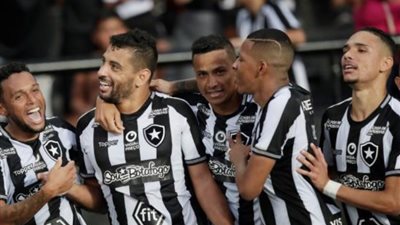 رصاصة الرحمة، باتشوكا يسجل الهدف الثالث في شباك بوتافوجو (فيديو)