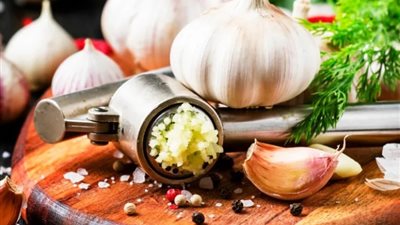 منها الكرنب والثوم، 6 خضروات تعالج الانتفاخ وتخفض نسبة السكر